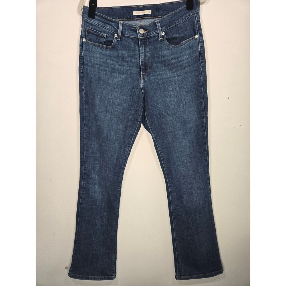 Levi's Women's Classic Bootcut Medium Wash Jeans. Size 12M
